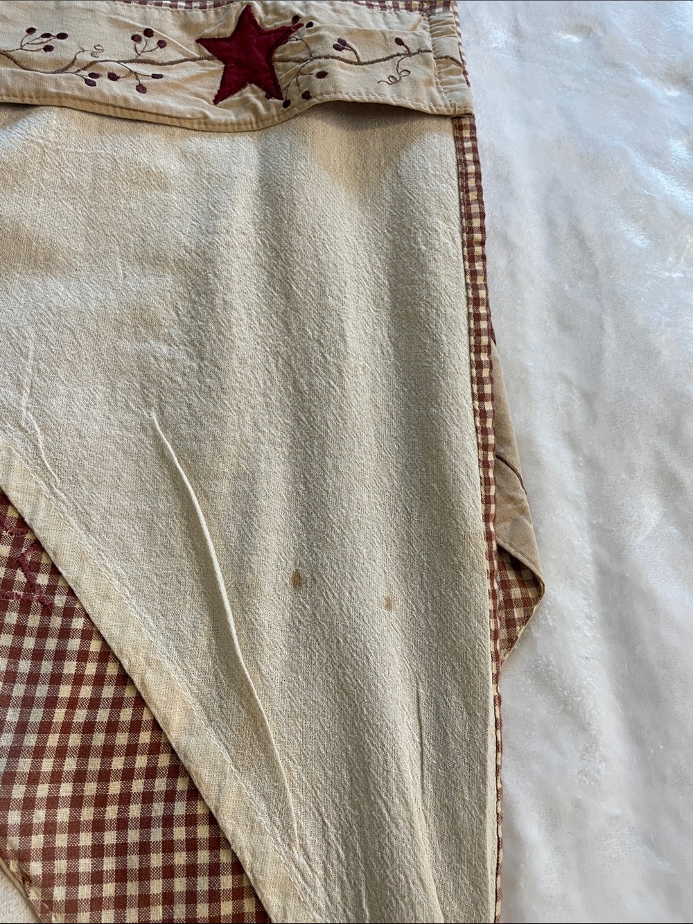 The Country House Collection Stars and Berries Country Swag - Picture 13 of 15